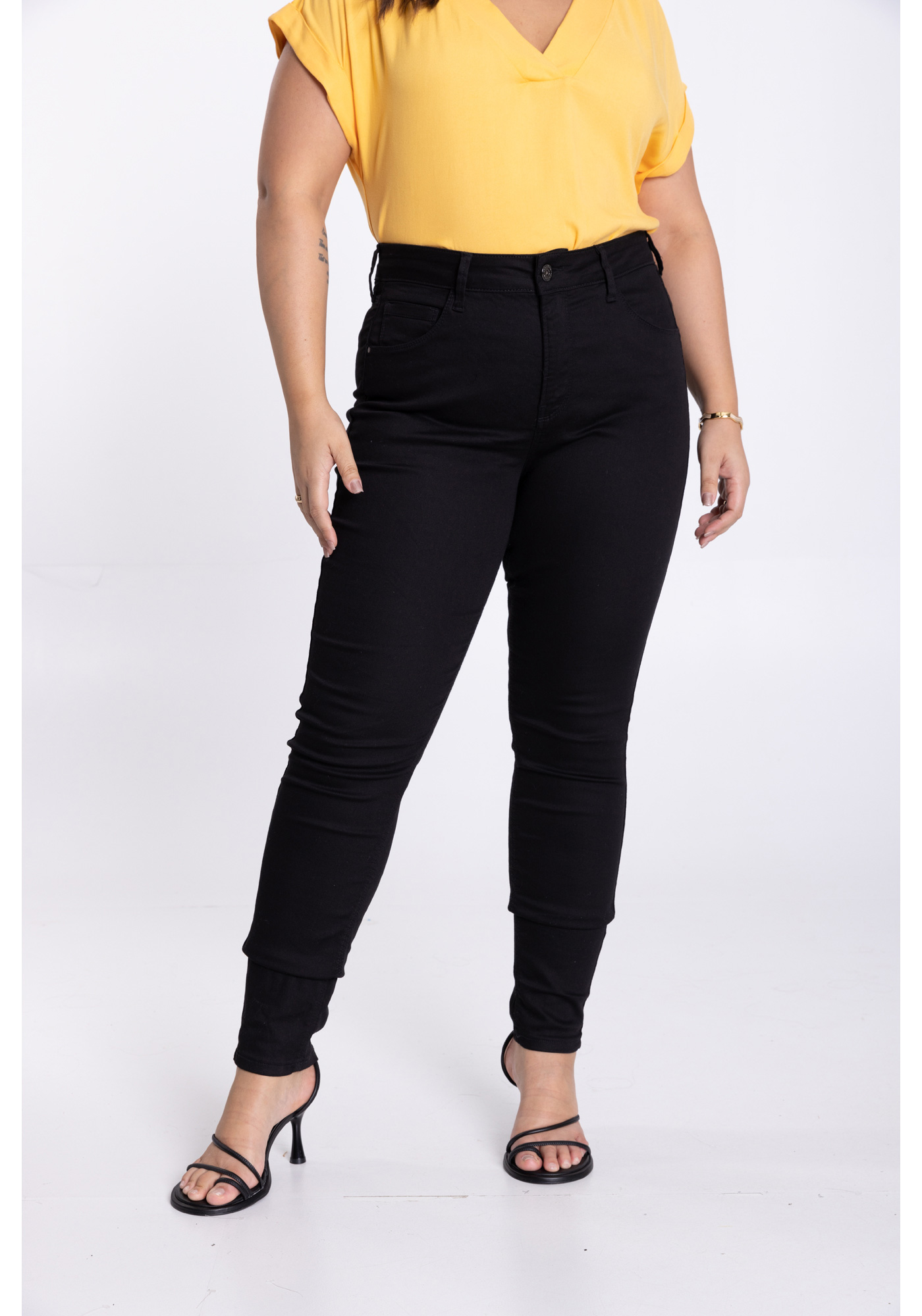 Calça Plus Size Skinny Chapa Barriga e Não Desbota