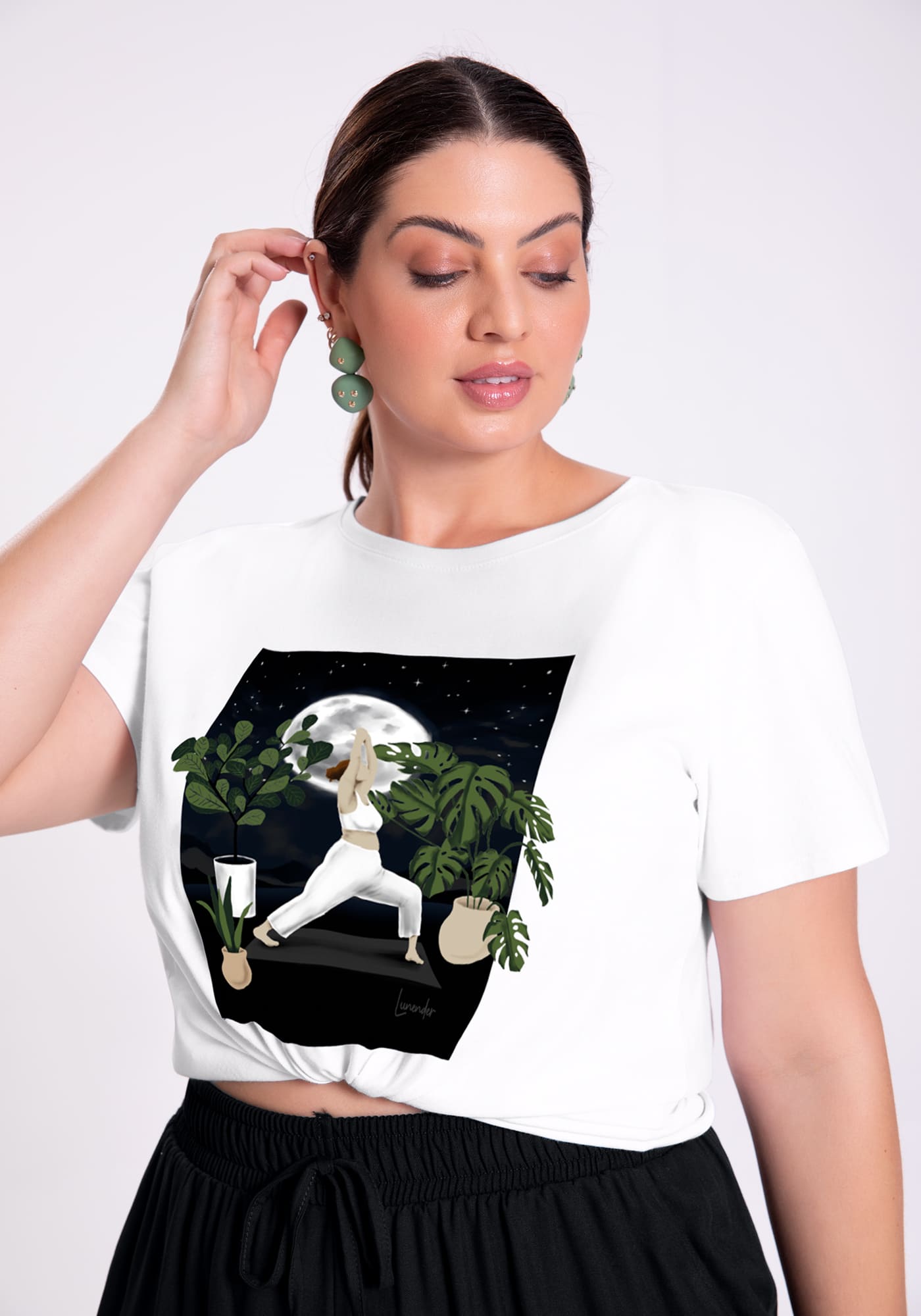 T-shirt Plus Size em Malha com Estampa Yoga